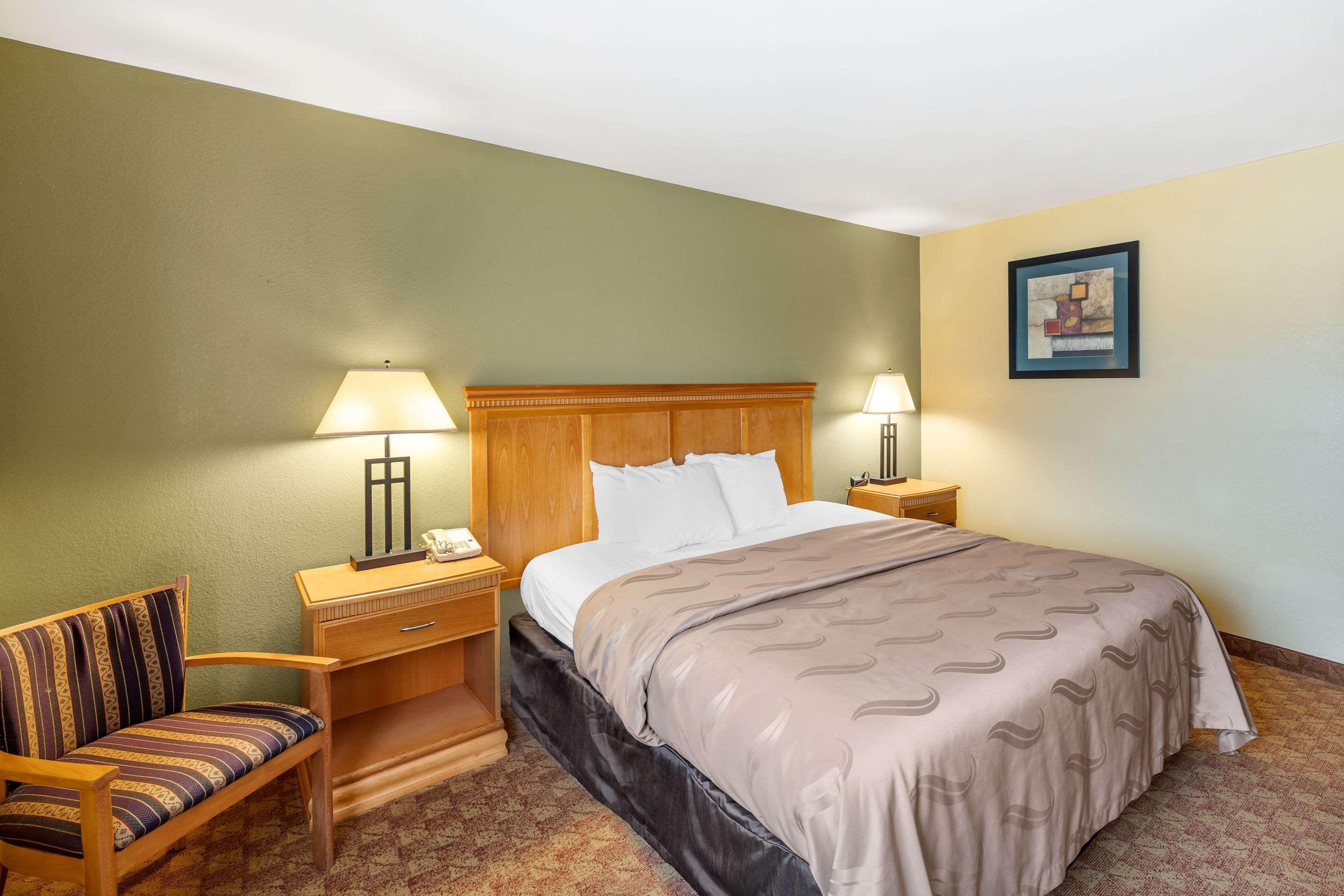 Rodeway Inn South Hutchinson Dış mekan fotoğraf