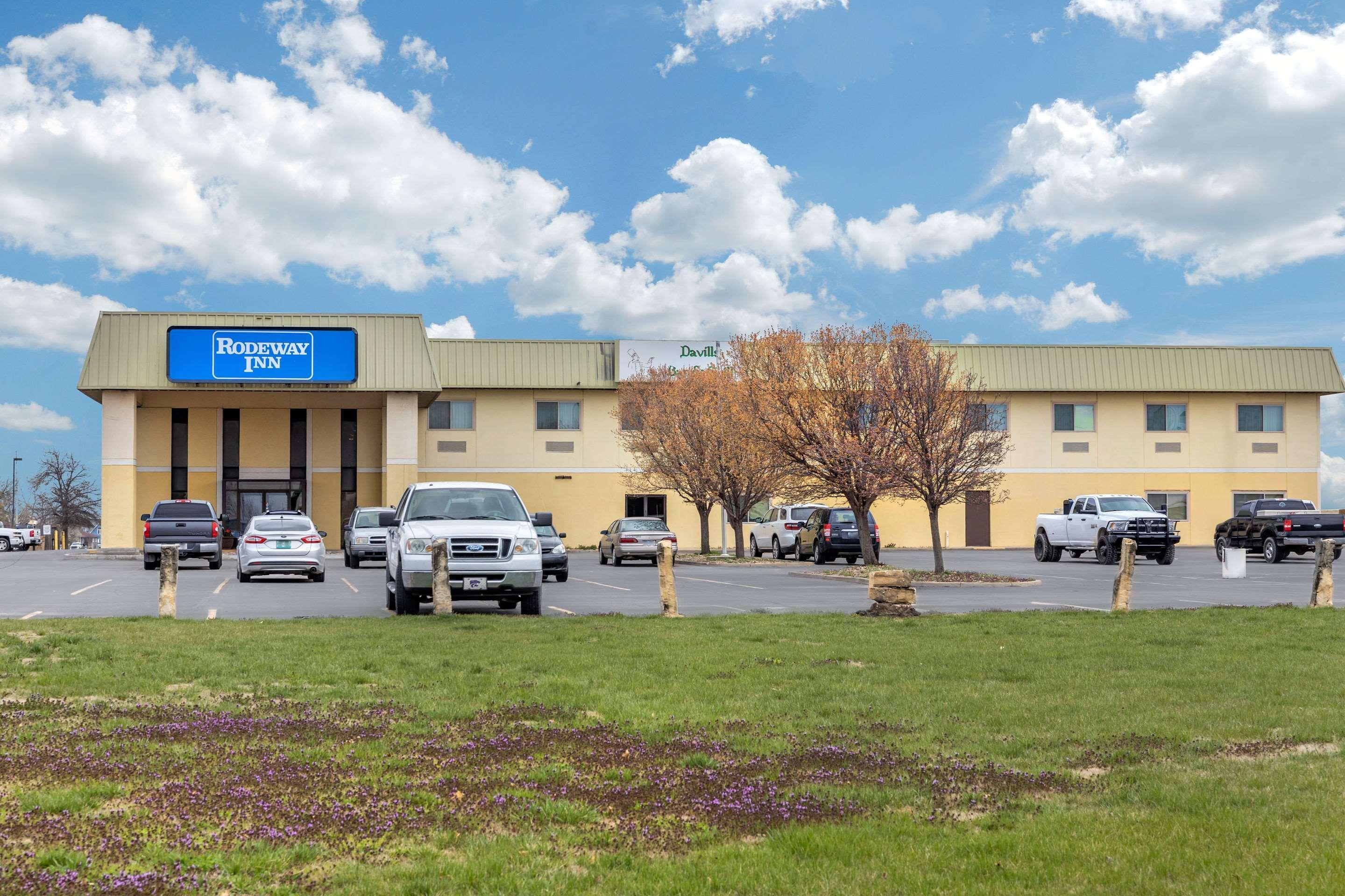 Rodeway Inn South Hutchinson Dış mekan fotoğraf