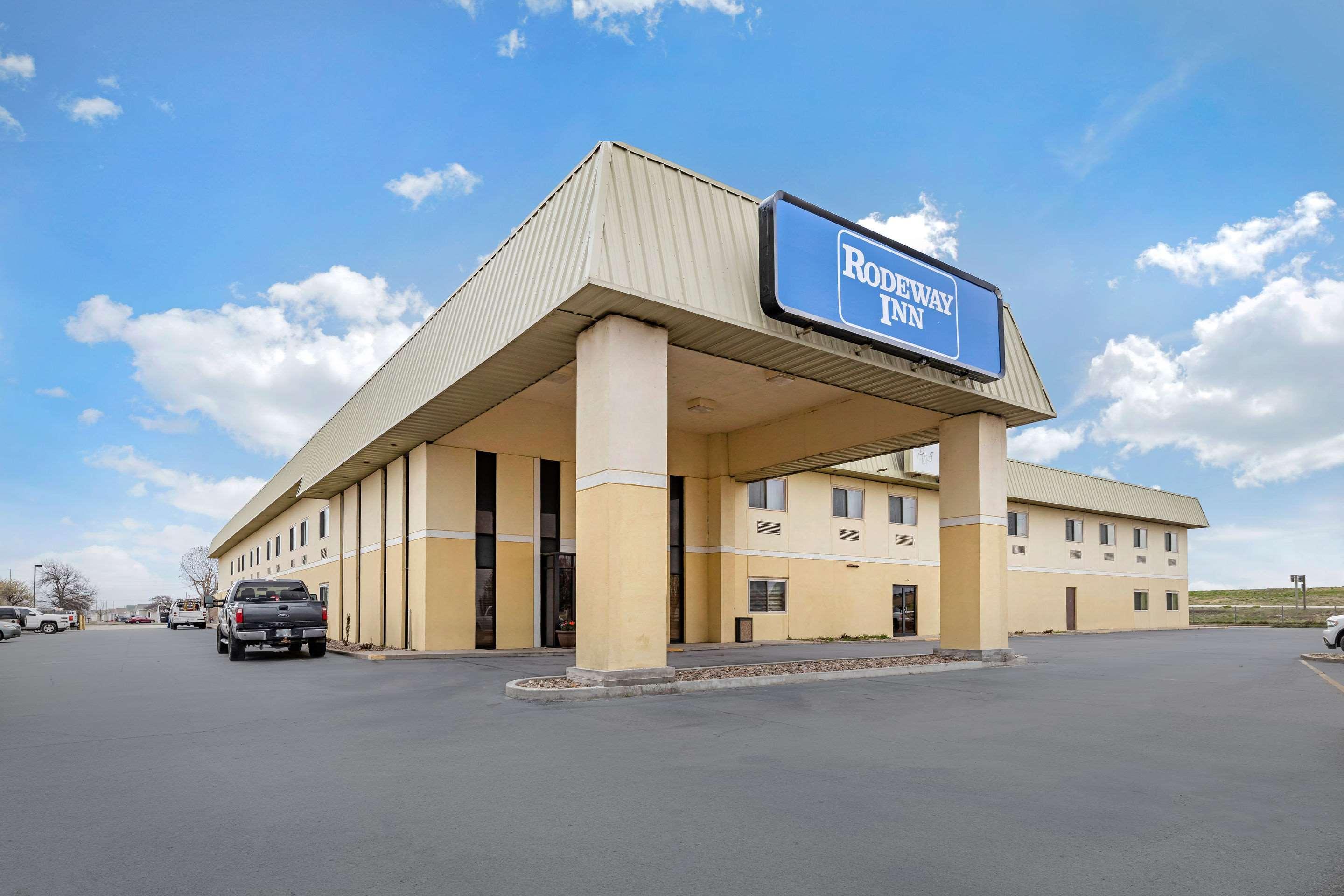 Rodeway Inn South Hutchinson Dış mekan fotoğraf