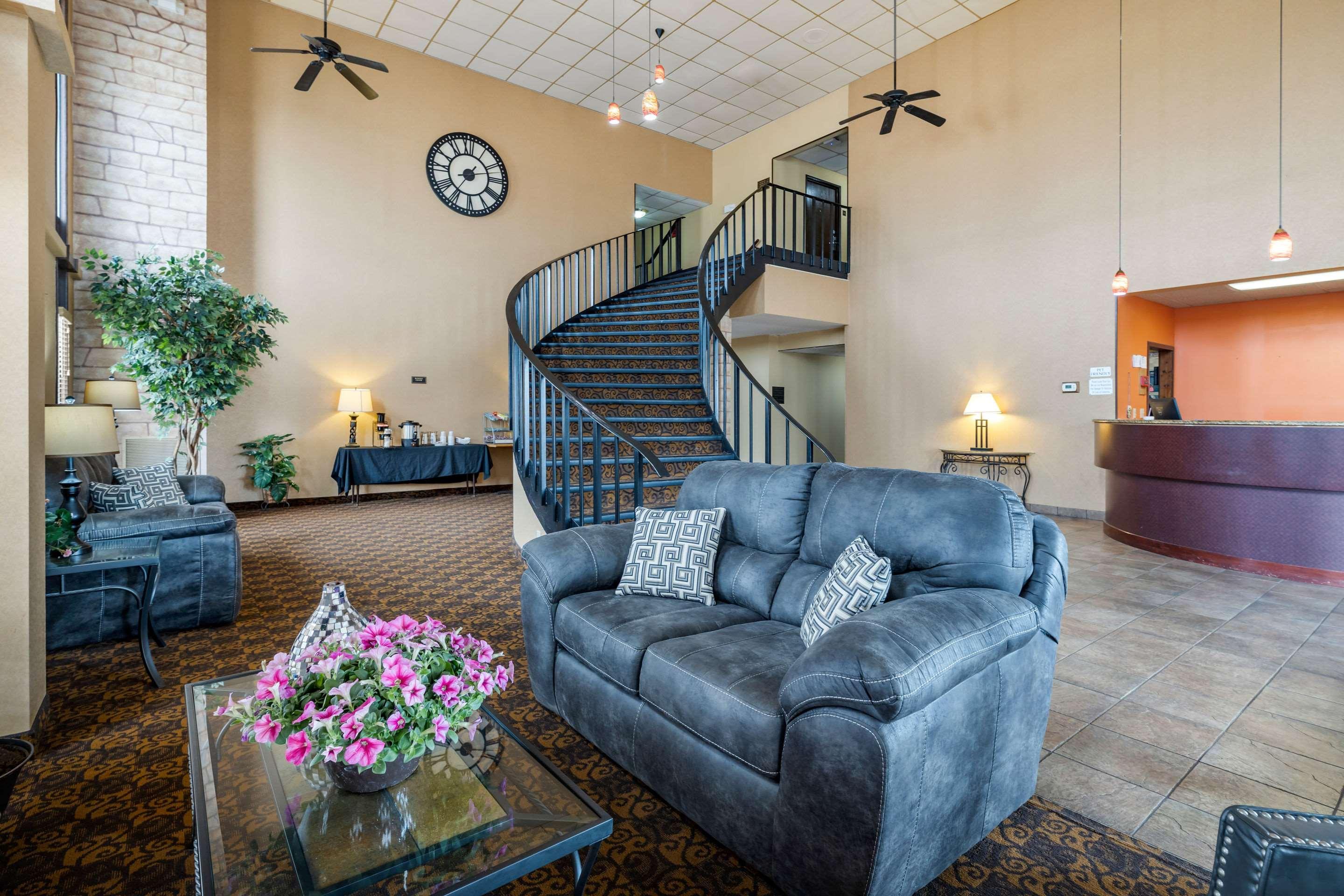 Rodeway Inn South Hutchinson Dış mekan fotoğraf