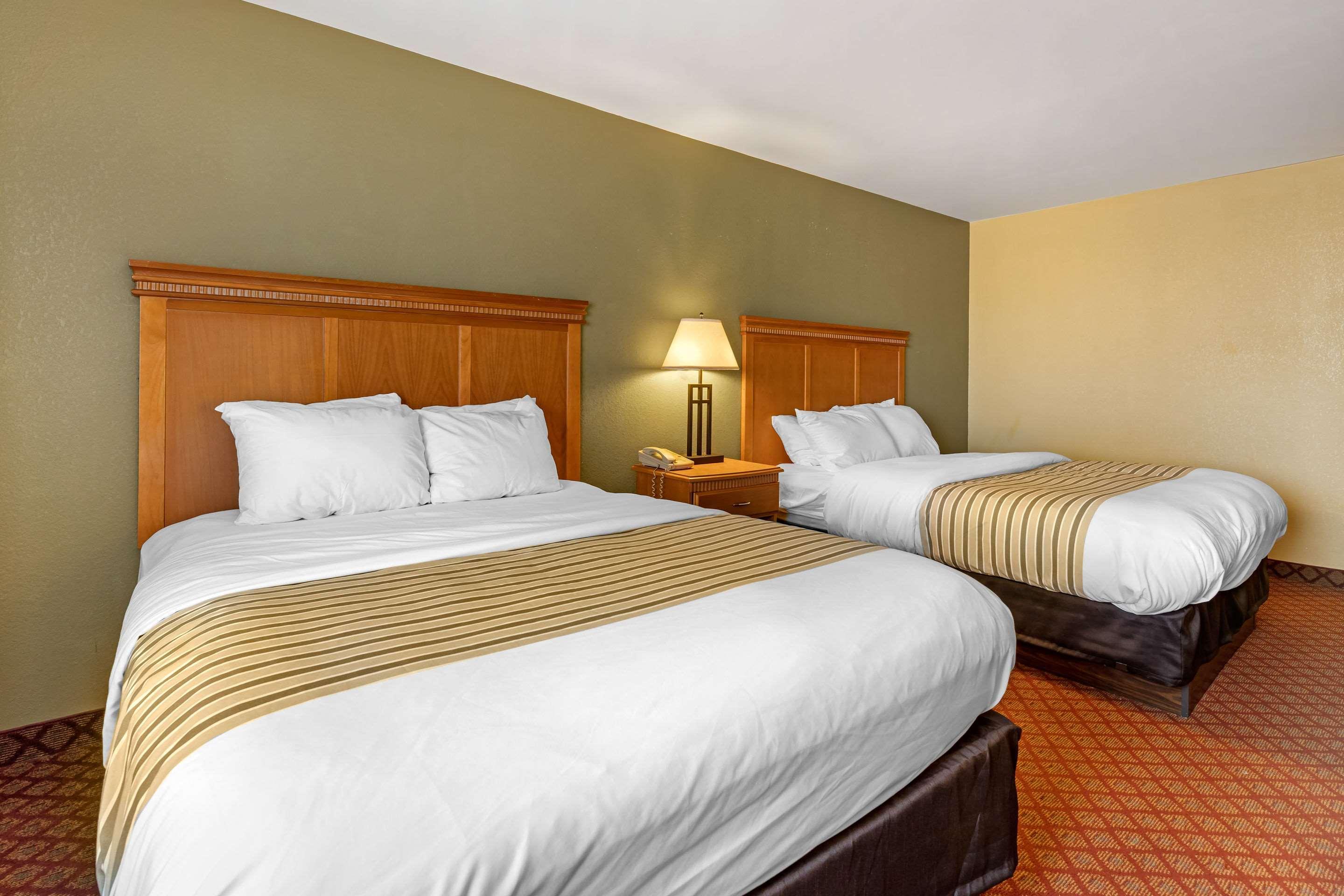 Rodeway Inn South Hutchinson Dış mekan fotoğraf