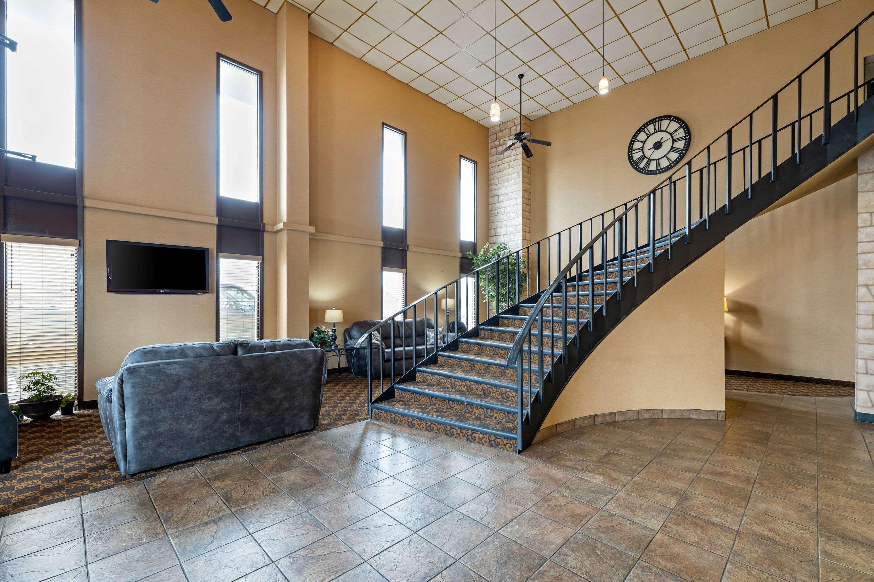 Rodeway Inn South Hutchinson Dış mekan fotoğraf