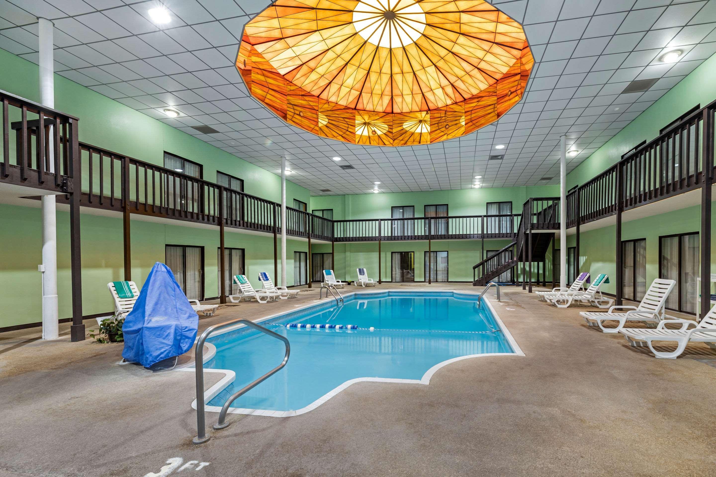 Rodeway Inn South Hutchinson Dış mekan fotoğraf