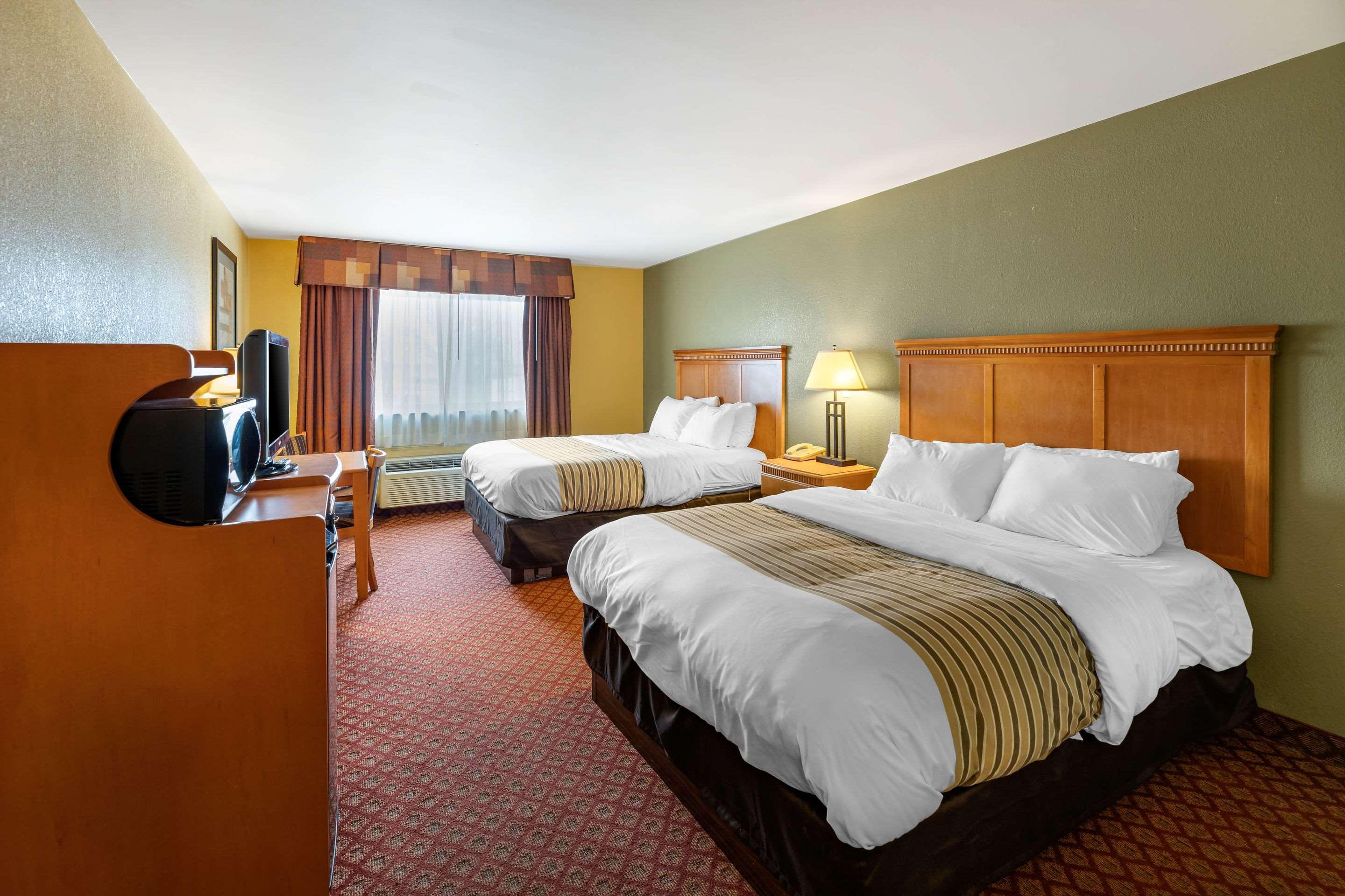 Rodeway Inn South Hutchinson Dış mekan fotoğraf