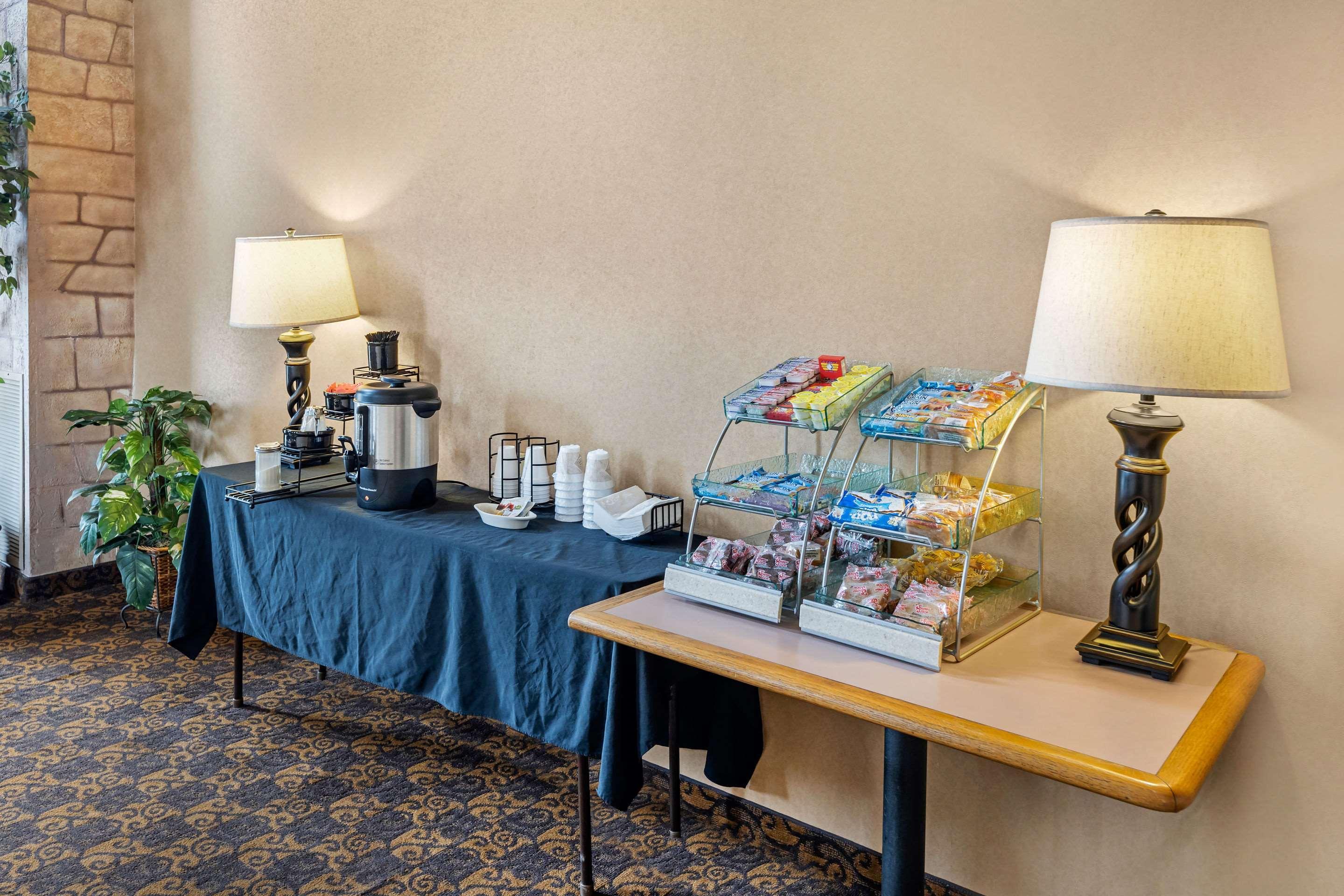 Rodeway Inn South Hutchinson Dış mekan fotoğraf