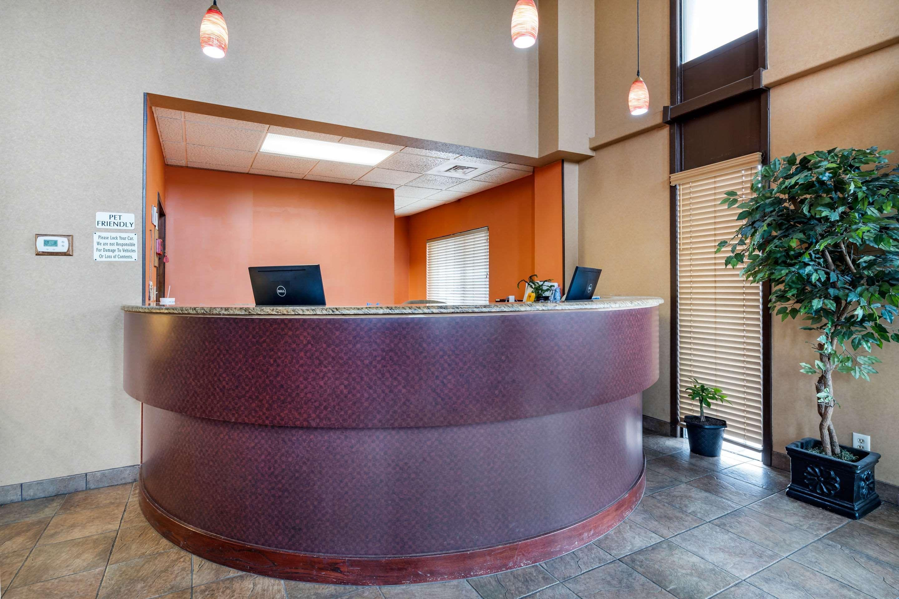 Rodeway Inn South Hutchinson Dış mekan fotoğraf