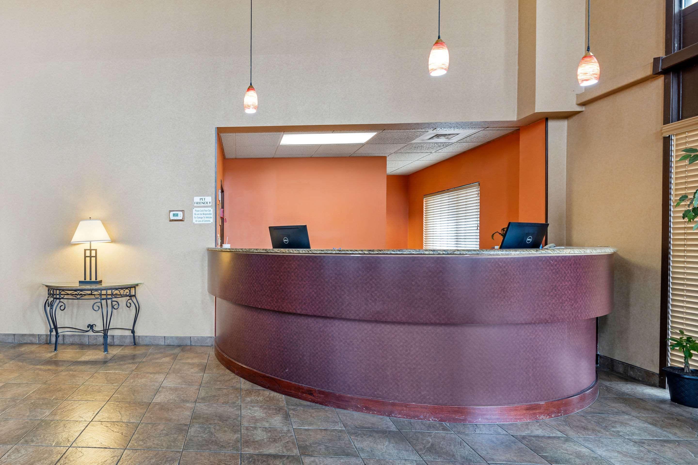 Rodeway Inn South Hutchinson Dış mekan fotoğraf