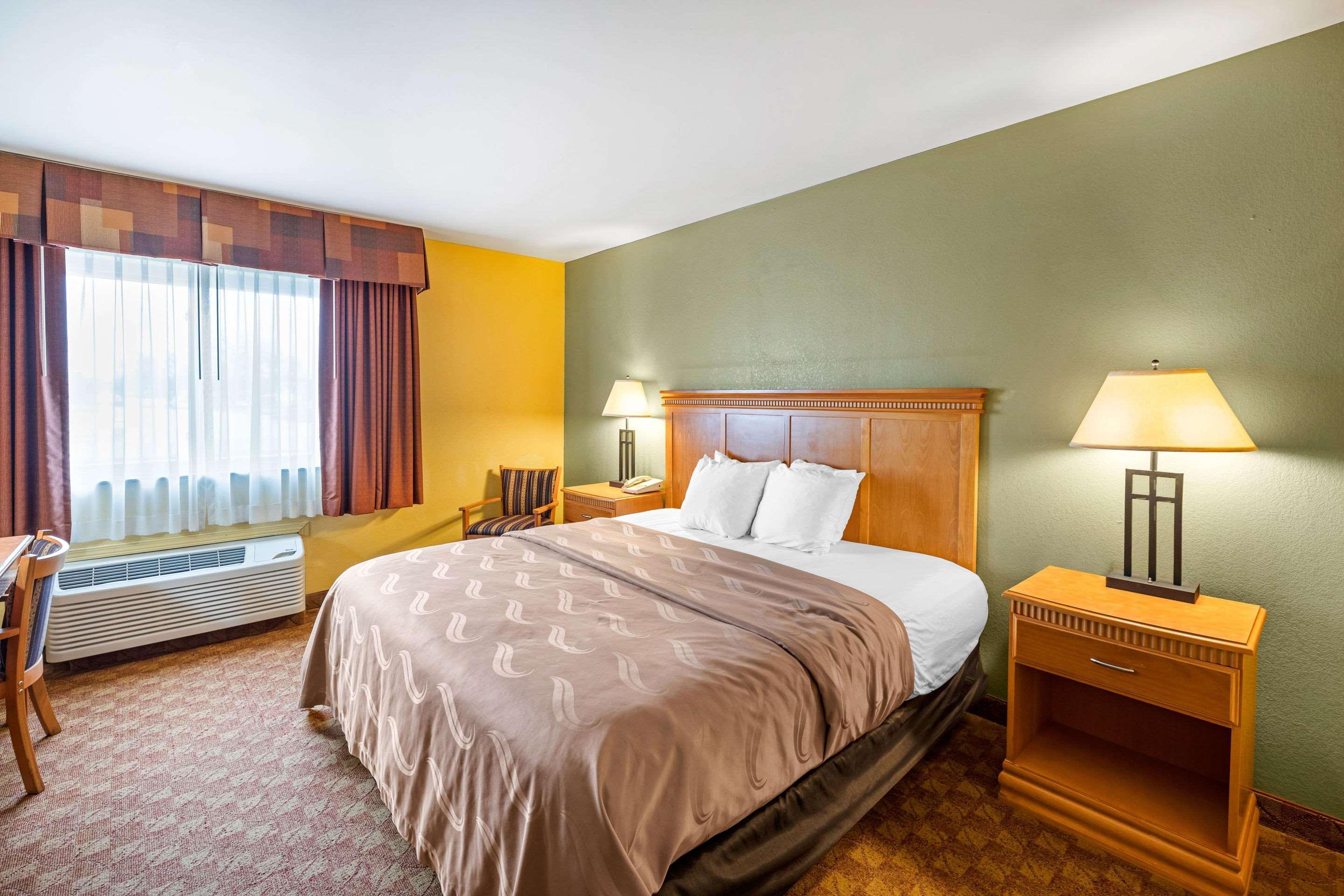 Rodeway Inn South Hutchinson Dış mekan fotoğraf
