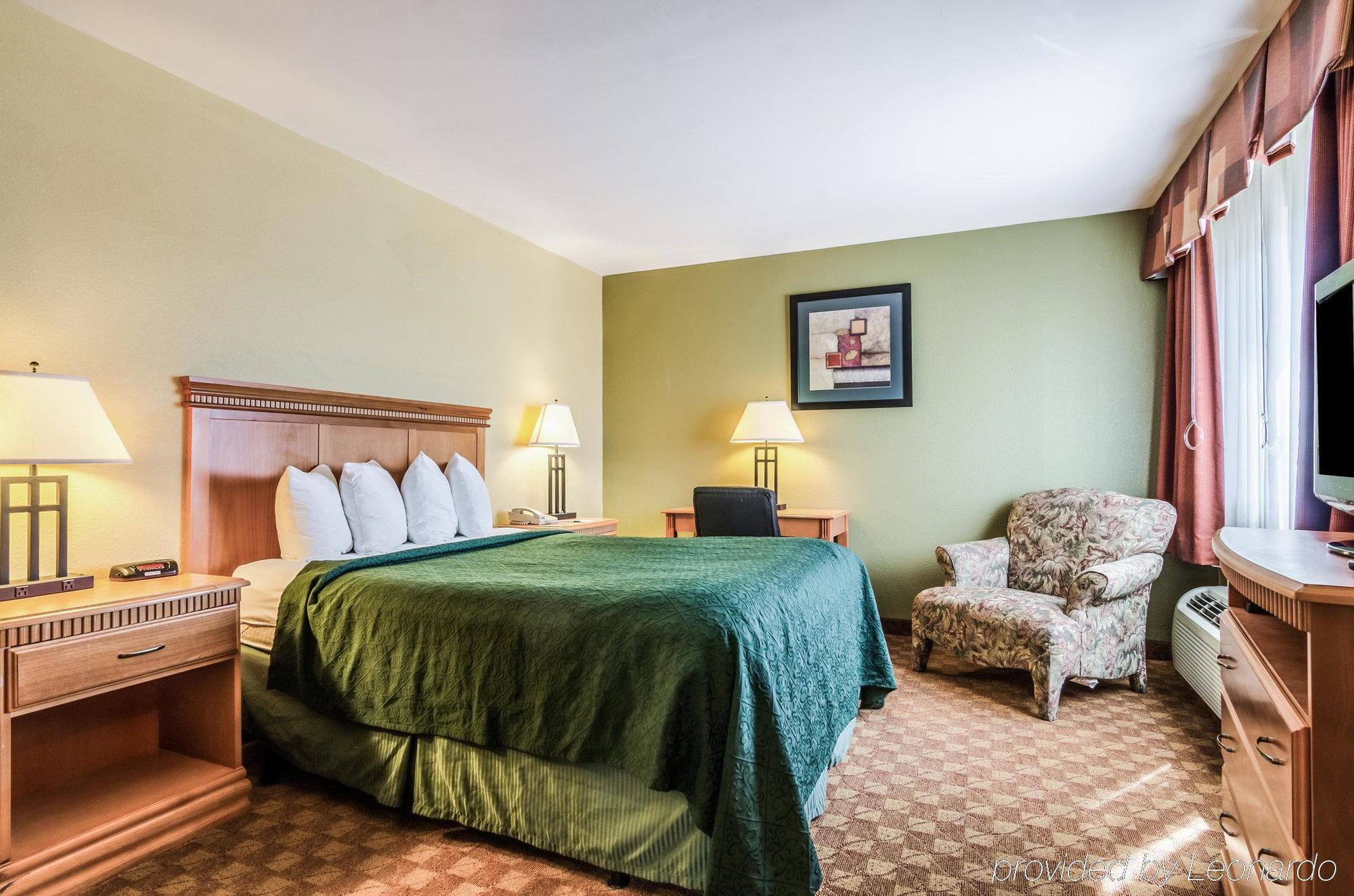 Rodeway Inn South Hutchinson Dış mekan fotoğraf