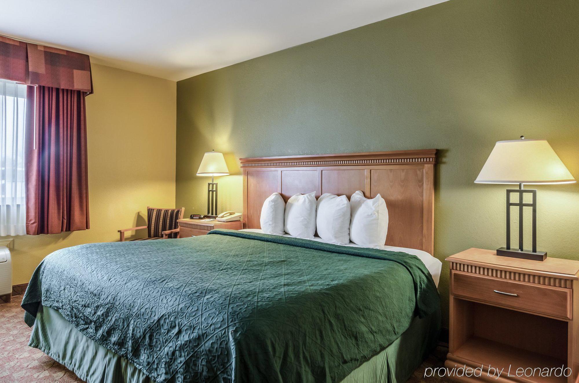 Rodeway Inn South Hutchinson Dış mekan fotoğraf