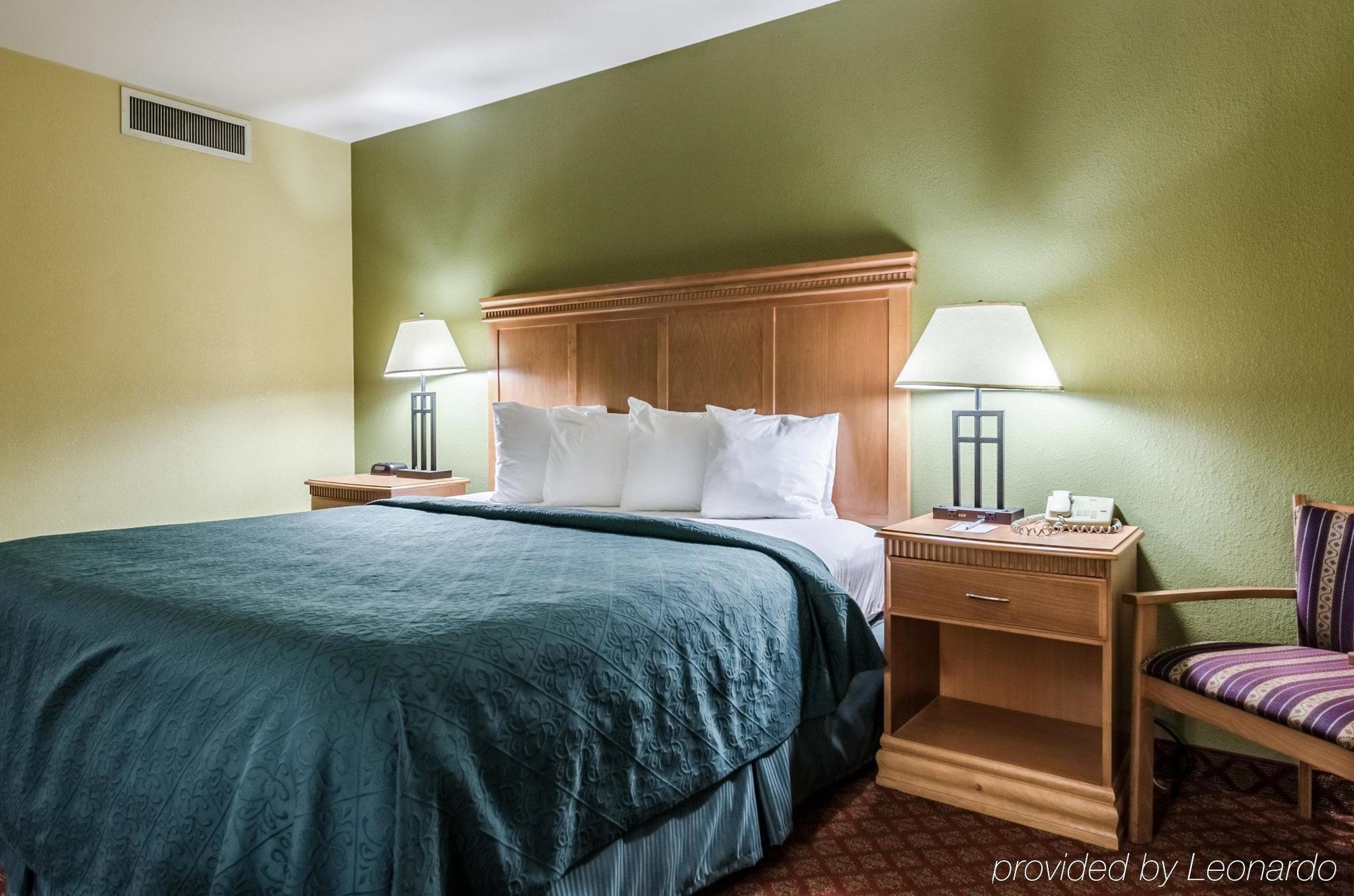 Rodeway Inn South Hutchinson Dış mekan fotoğraf