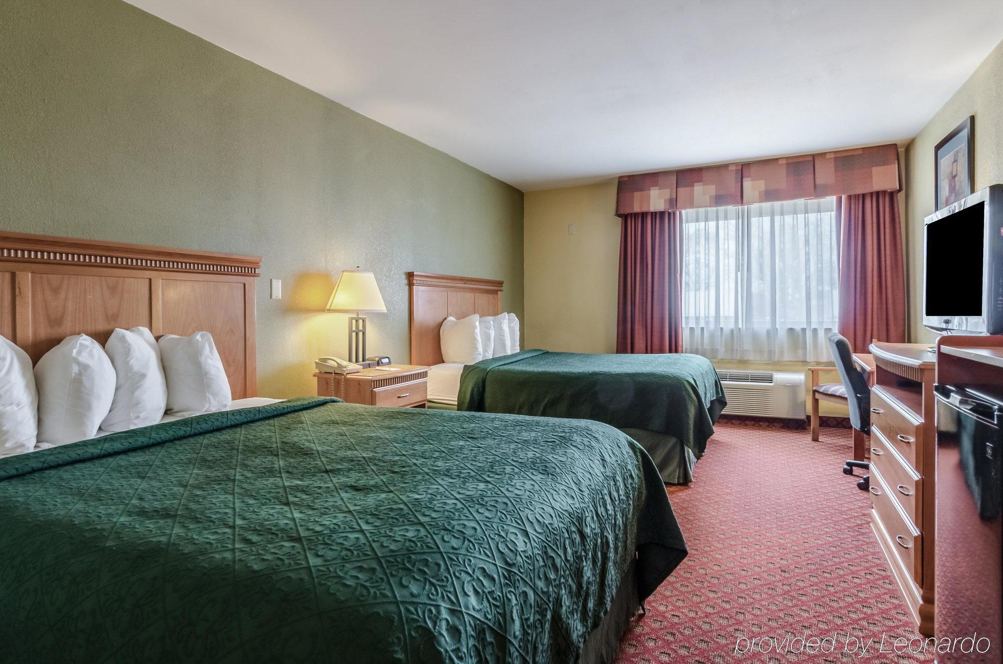 Rodeway Inn South Hutchinson Dış mekan fotoğraf