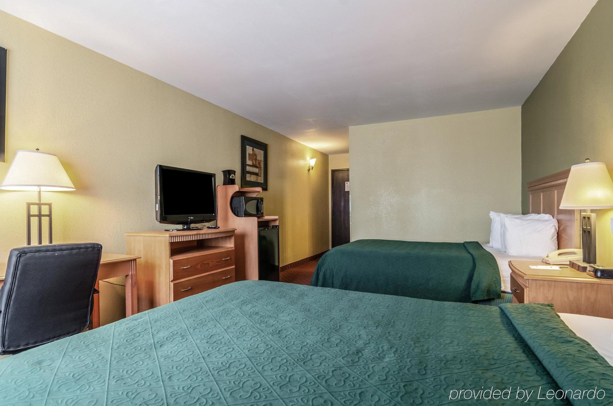 Rodeway Inn South Hutchinson Dış mekan fotoğraf