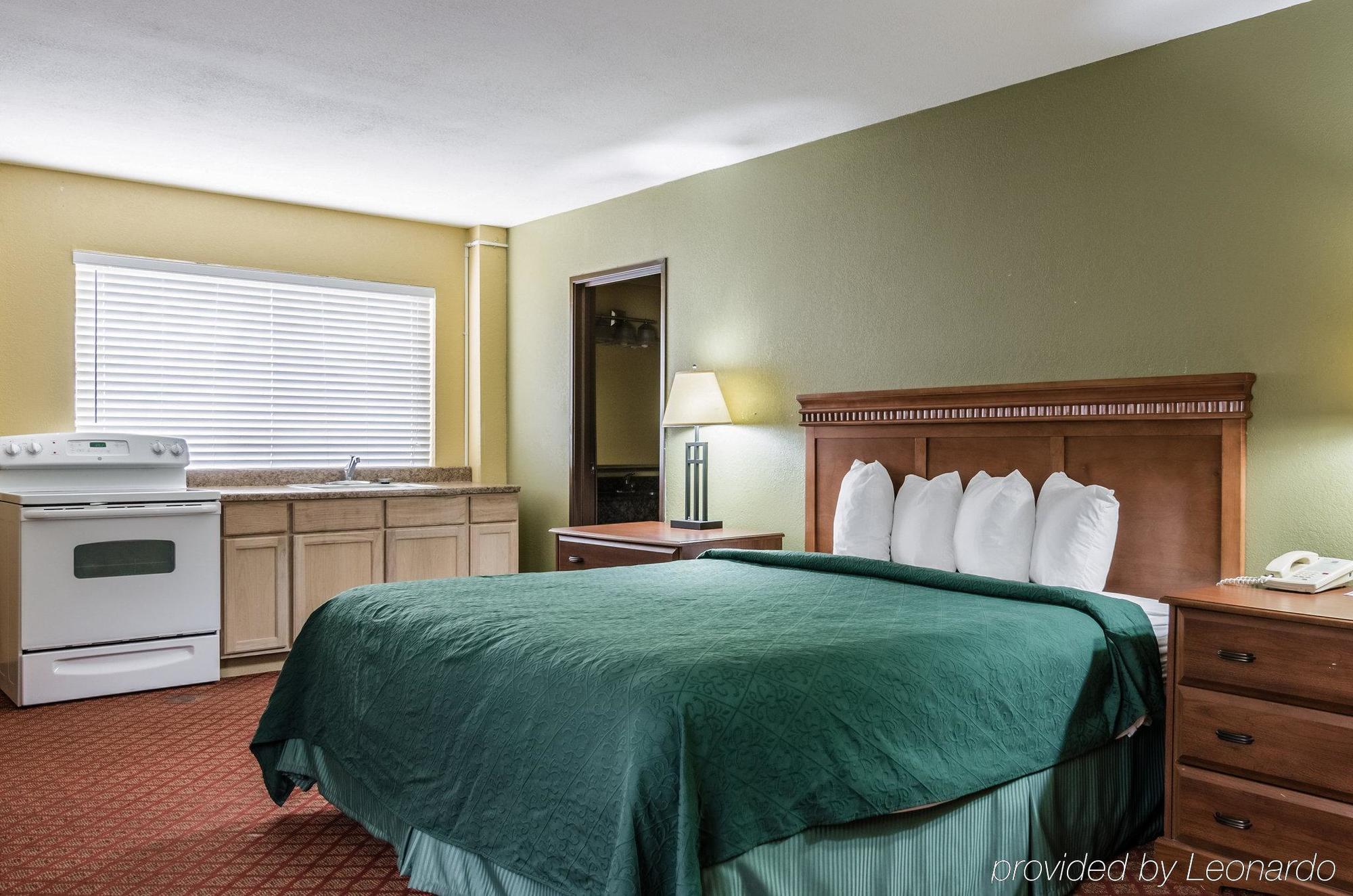 Rodeway Inn South Hutchinson Dış mekan fotoğraf