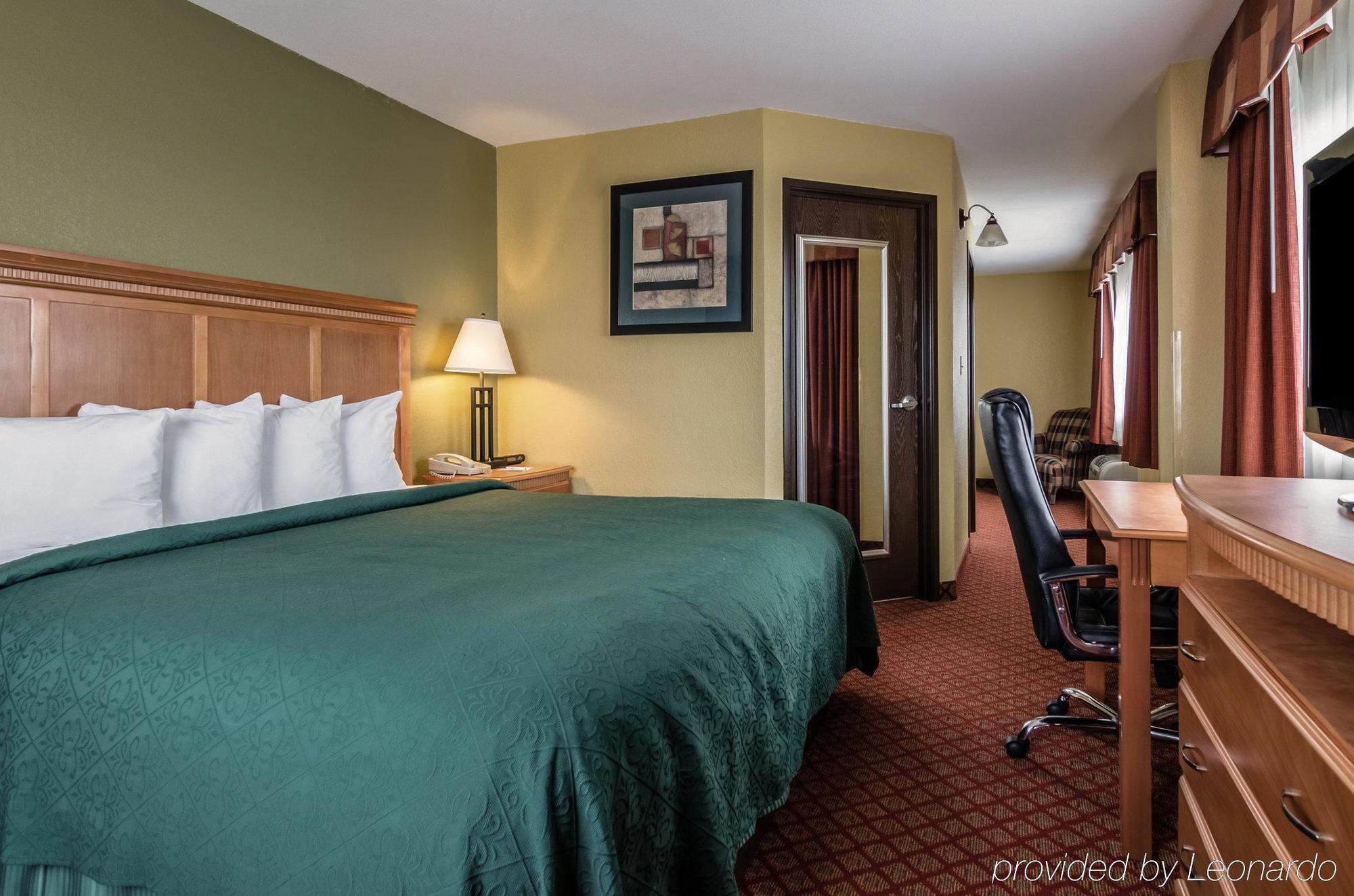 Rodeway Inn South Hutchinson Dış mekan fotoğraf