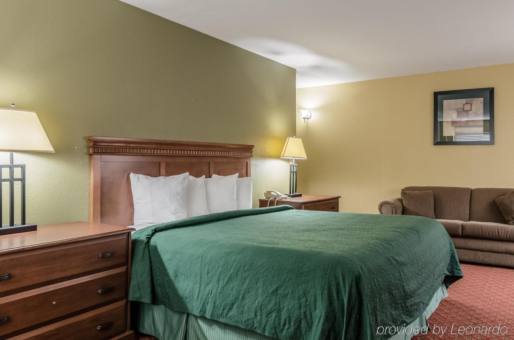 Rodeway Inn South Hutchinson Dış mekan fotoğraf