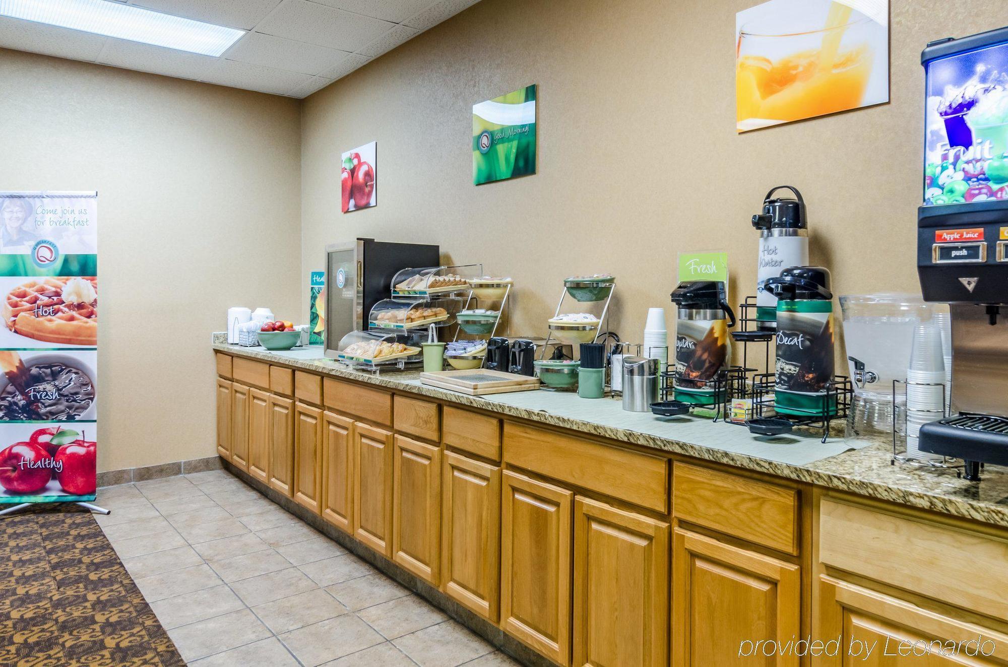 Rodeway Inn South Hutchinson Dış mekan fotoğraf