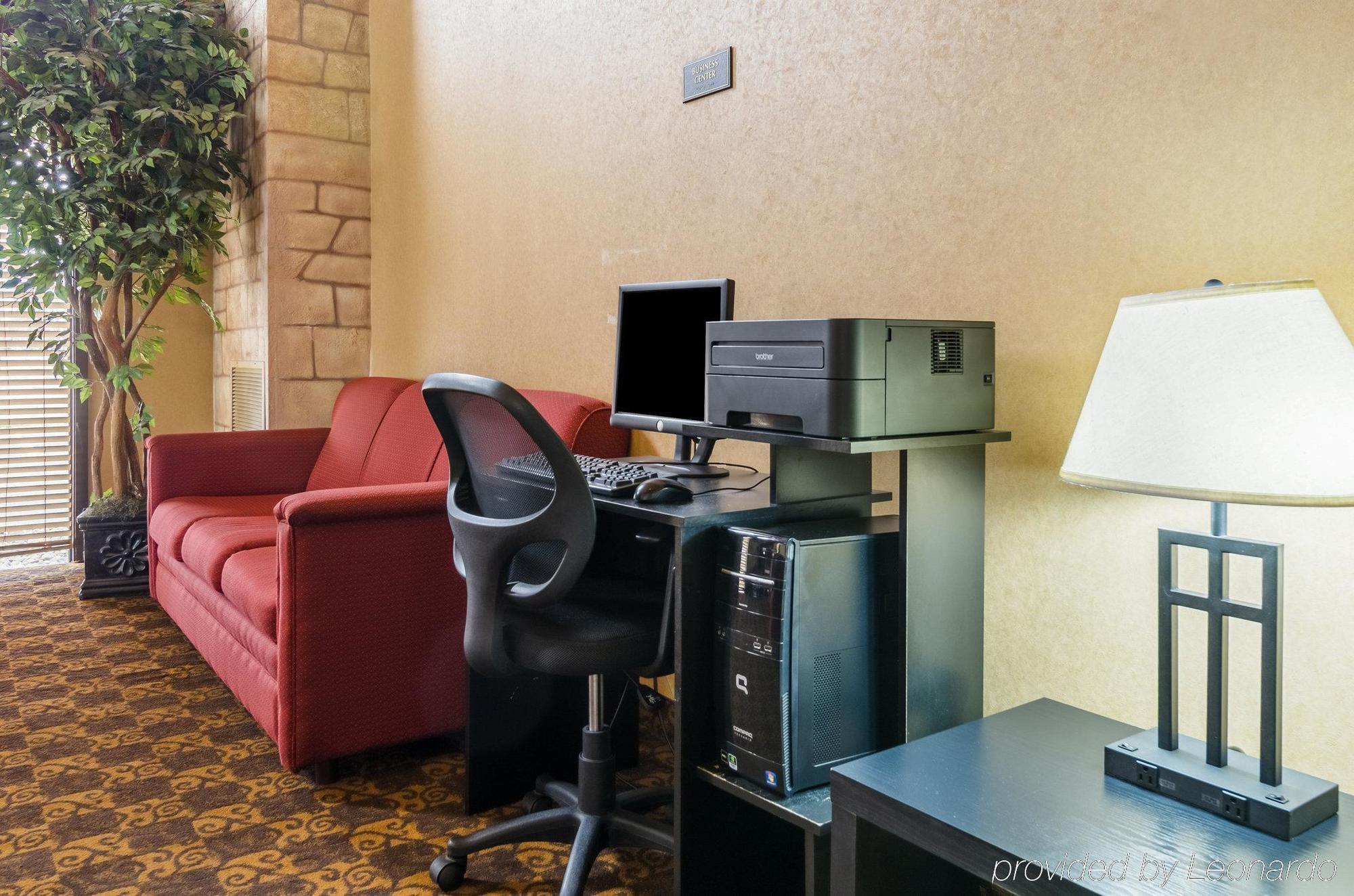 Rodeway Inn South Hutchinson Dış mekan fotoğraf